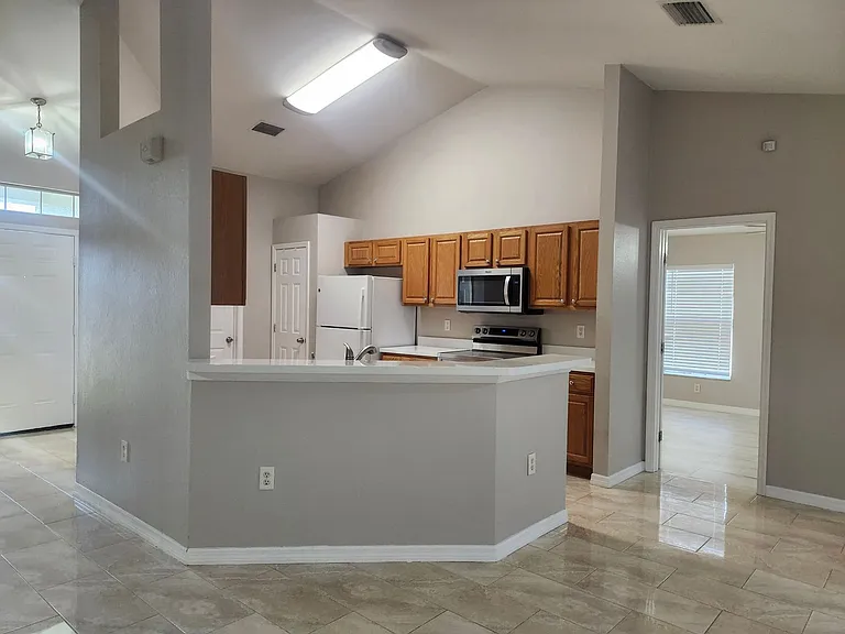 1713 SW 13th St — Photo 5