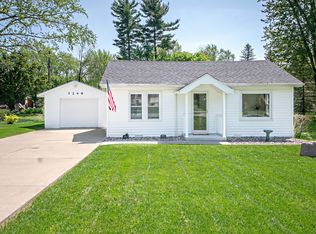 7248 Lake Rd, Coloma, MI 49038