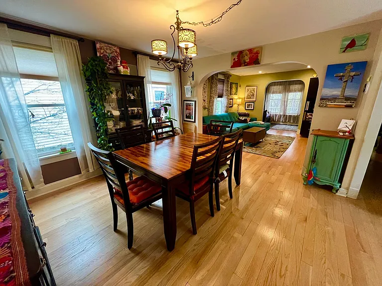 1533 Dempster St — Photo 3
