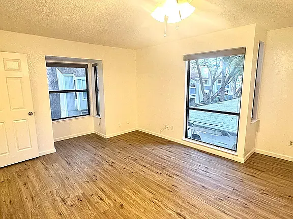 650 Del Verde Cir #6 — Photo 17