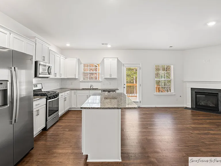 568 Stone Hollow Dr — Photo 6