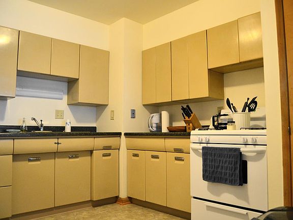 Very up to date appliances, counter and floors