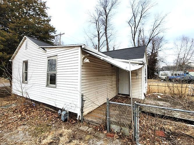 1st image of 4116/4125 Lake Dr