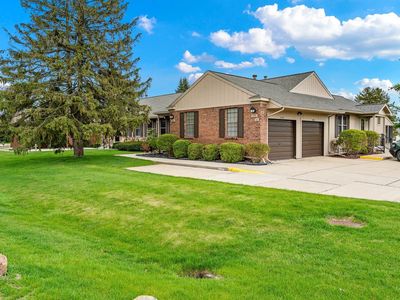 9991 Cambridge Ct, South Lyon, MI, 48178