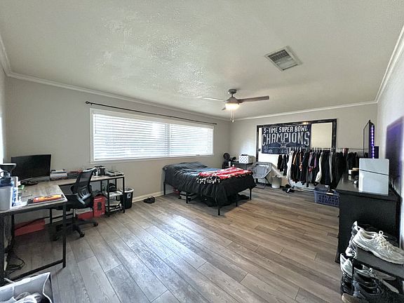4th image of 3301 39th St