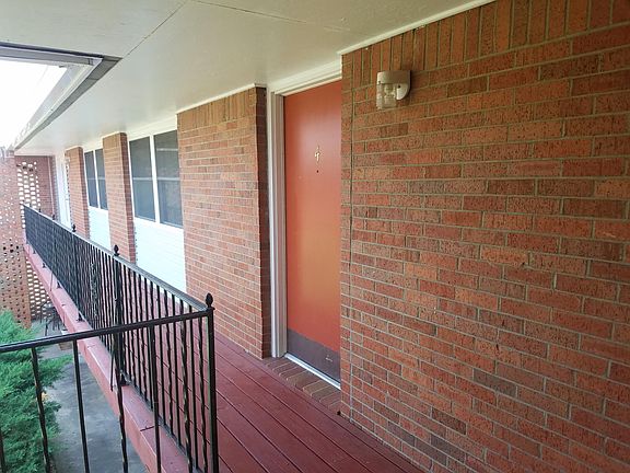 2nd image of 1005 Queen Ann Dr