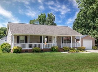 100 Poplar Ln, Thomasville, NC 27360