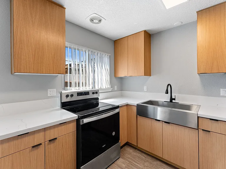 Villa Del Sol Apartments — Photo 6