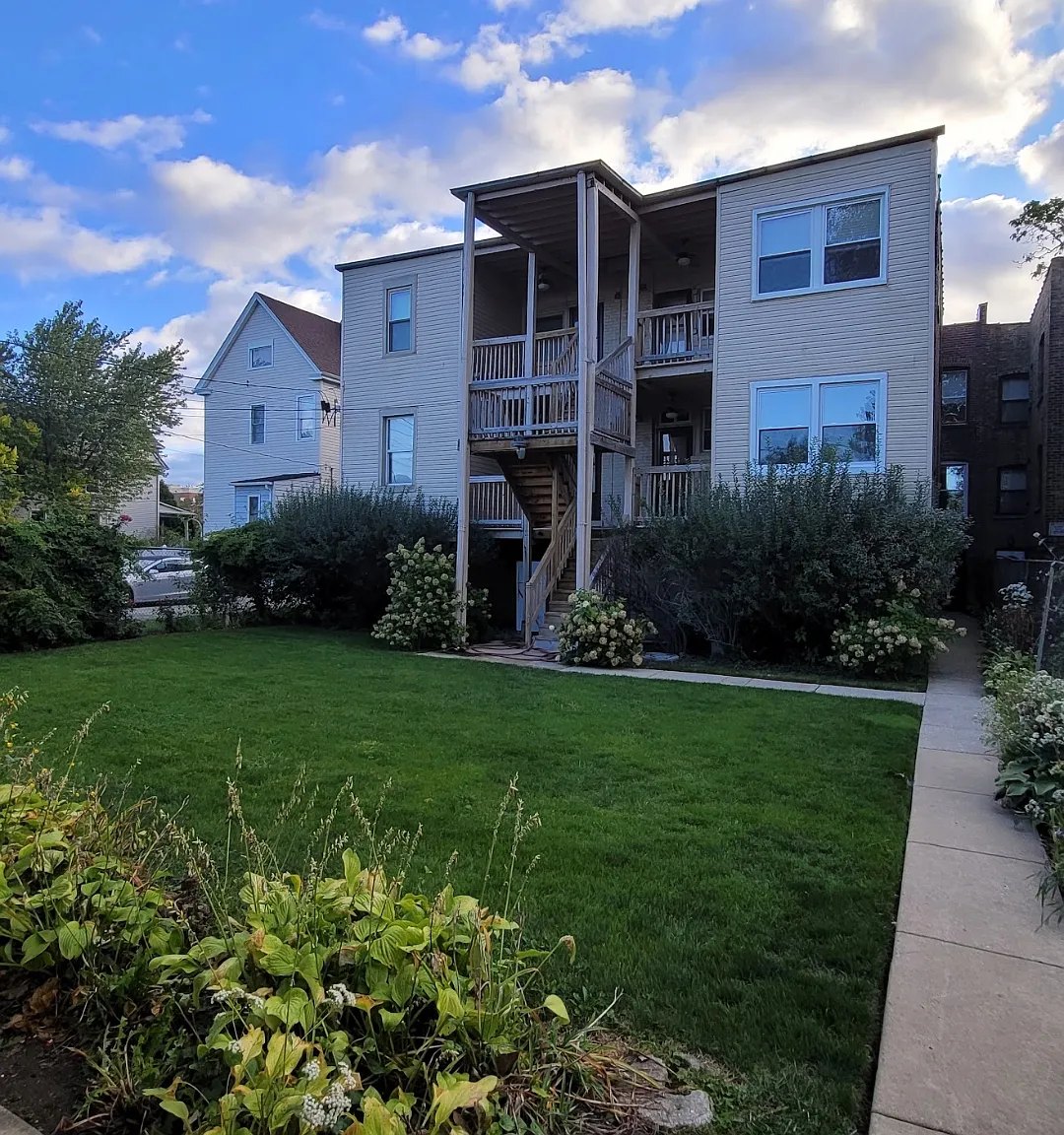4 bed, 1.5 bath, 1900 sqft, $2,350 — Photo 1