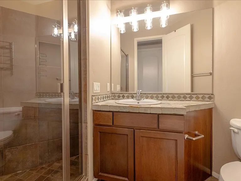 2450 E Blue Diamond Dr — Photo 28