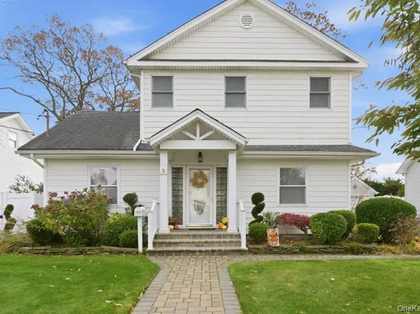 42 Homecrest Court, Oceanside, NY 11572