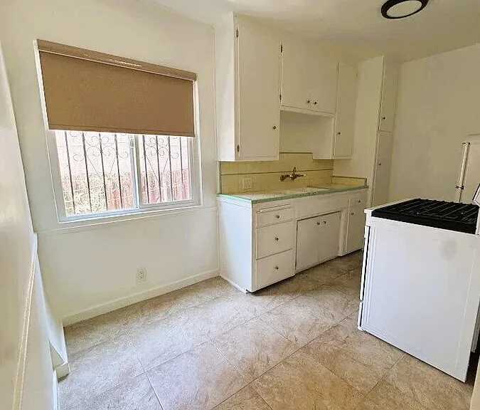 114 S Rampart Blvd #3 — Photo 6