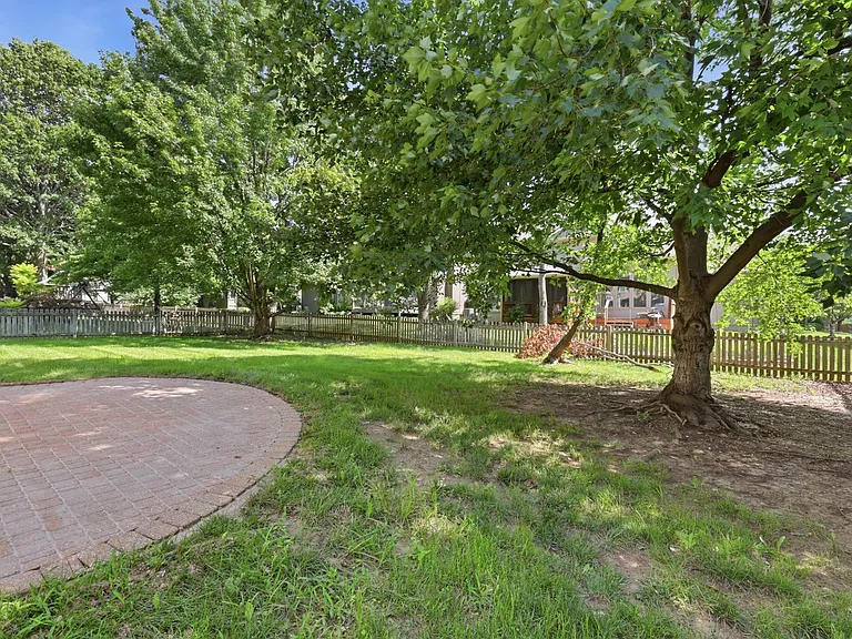 14117 Parkhill Ln — Photo 3
