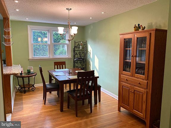 4th image of 143 E Hartwell Ln