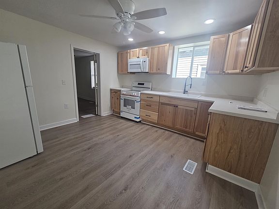 4th image of 520 S 10th St