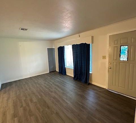 3rd image of 1524 NE 45th St