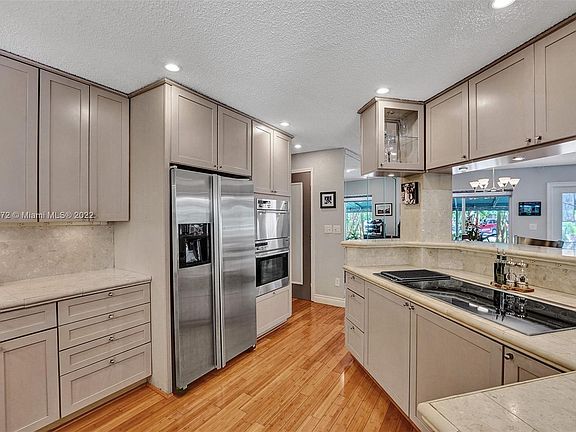 5th image of 460 NW 33rd St