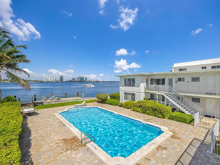 2250 Bay Dr #7 — Photo 24