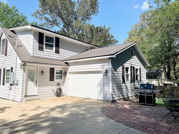 Garage parking with additional attic storage access