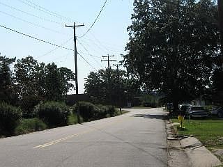 4th image of 213 W 2nd St