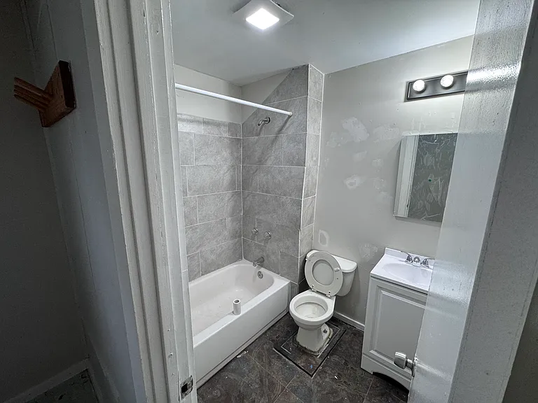 6 Dejonge St — Photo 15