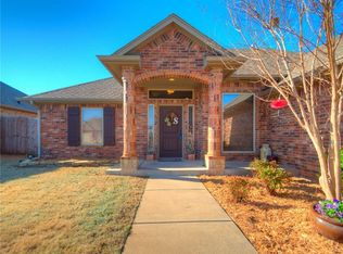 304 E Mobile Ter, Mustang, OK 73064