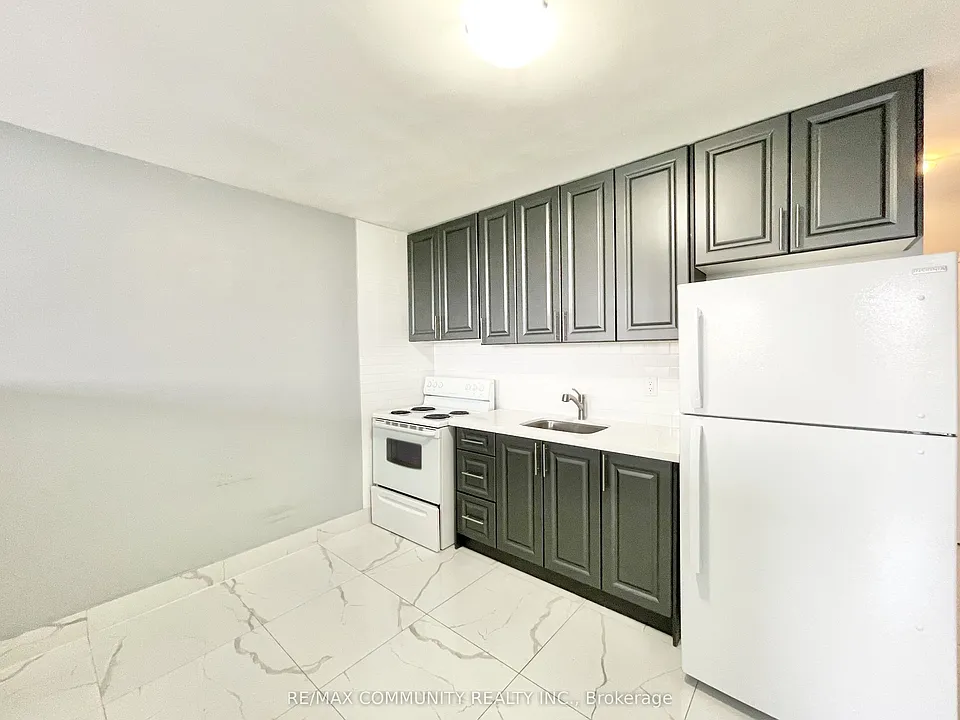 2624 Eglinton Ave E #2