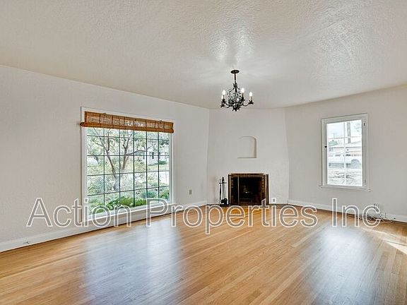 5th image of 1069 Willow Glen Way