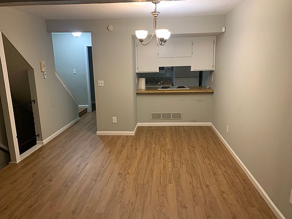 4th image of 2817 Eaton St