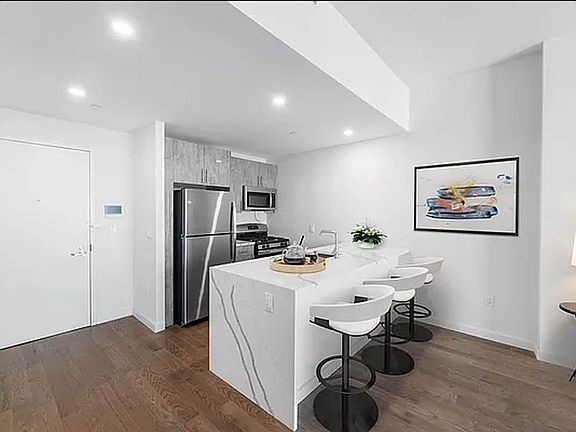 2nd image of 91-09 Roosevelt Ave #501