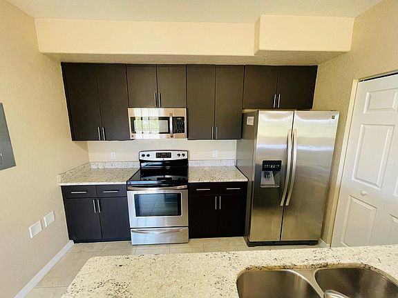4th image of 13180 Bella Casa Cir #397