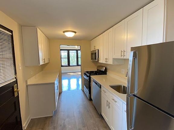 5th image of 2959 N Parkside Ave #1N