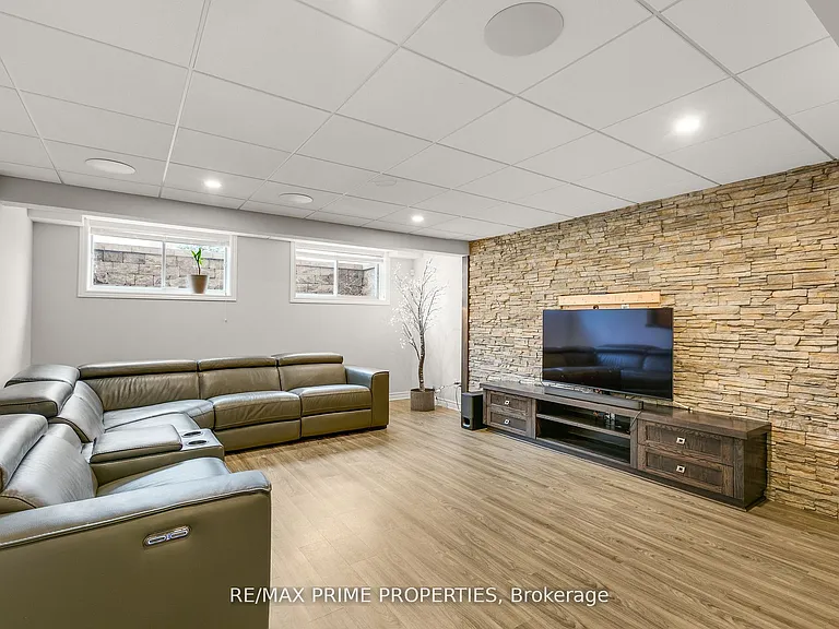72 Branthaven St — Photo 35