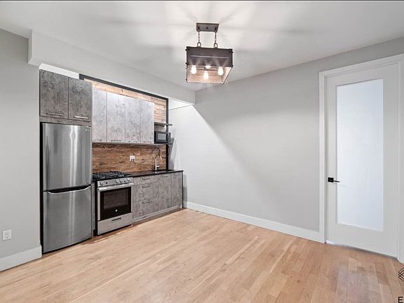 2nd image of 913 Saint Johns Pl APT 2B