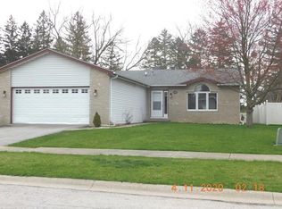 172 Cedarwood Dr, Steger, IL
