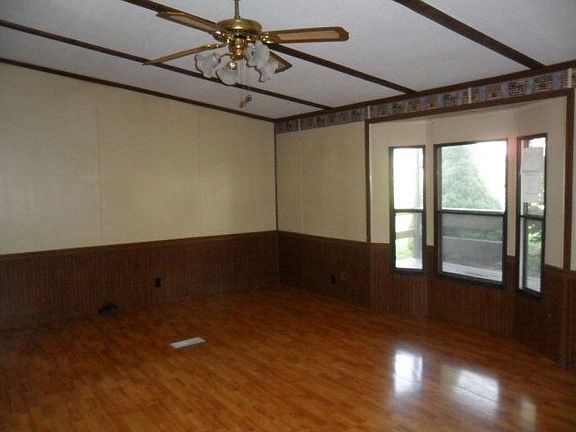 2nd image of 2205 Sommer St