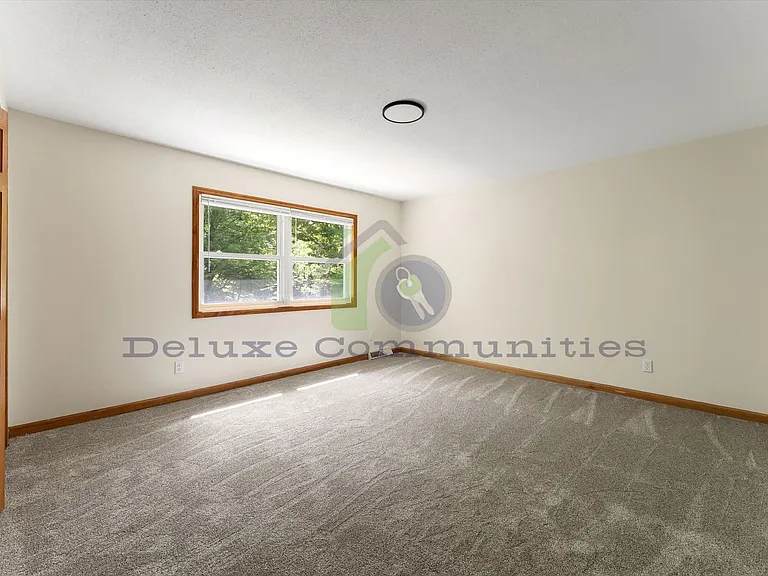 2660 Blackberry Ln NE — Photo 33
