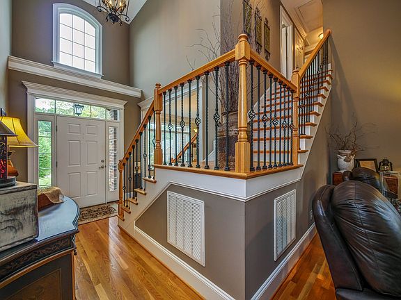 2nd image of 120 Mandarin Dr