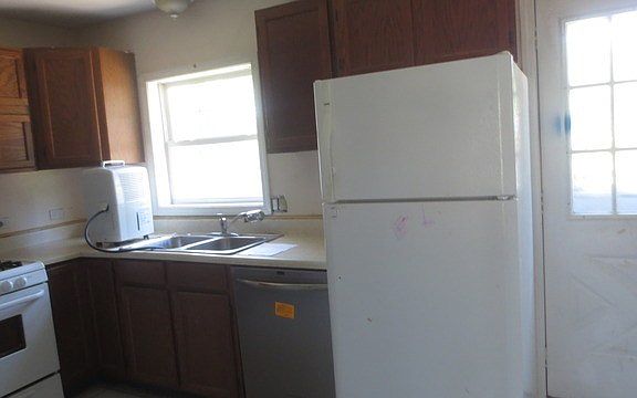 4th image of 9257 183rd St