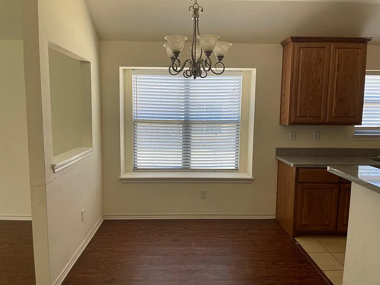 412 Windridge Dr — Photo 3