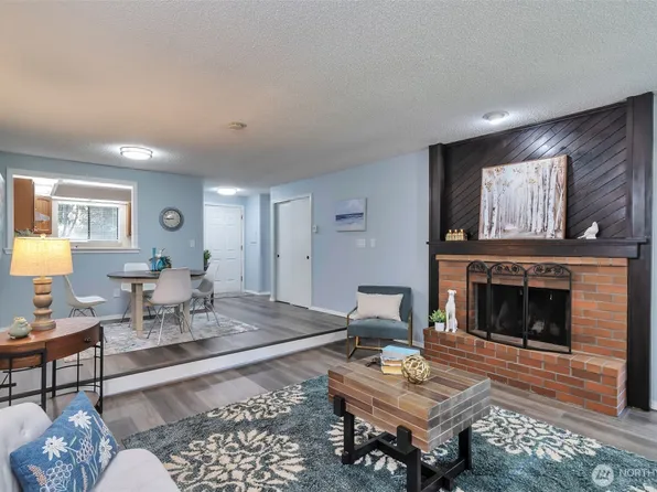19115 Ballinger Way NE #102, Lake Forest Park, WA 98155