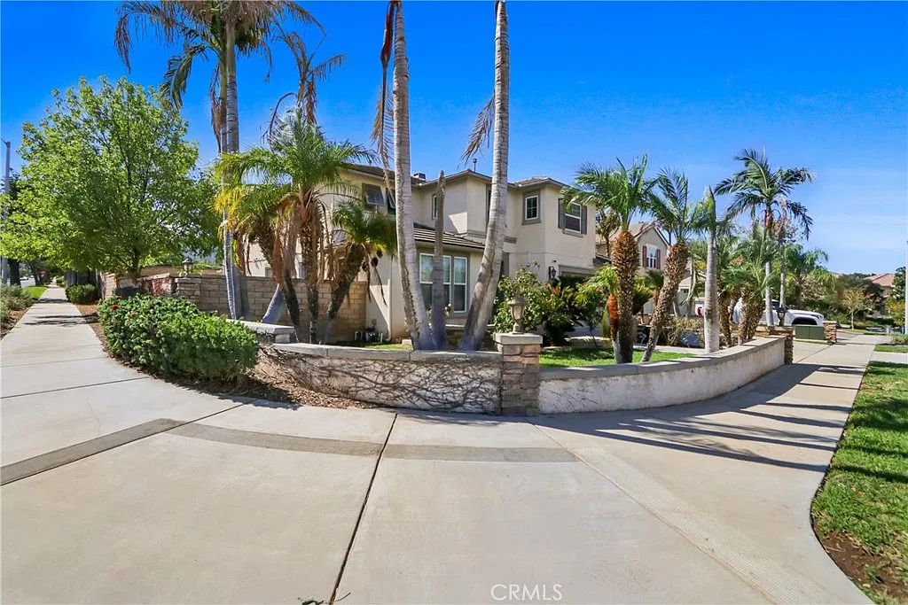 6 bed, 3.5 bath, 3563 sqft, $4,500 — Photo 4