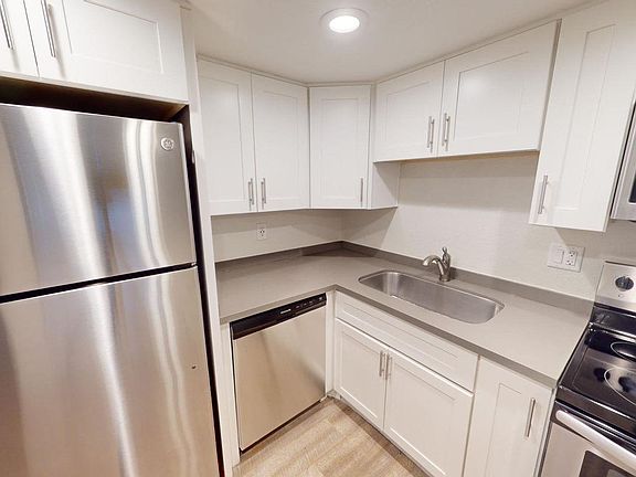 3rd image of 1601 W Missouri Ave Unit 3