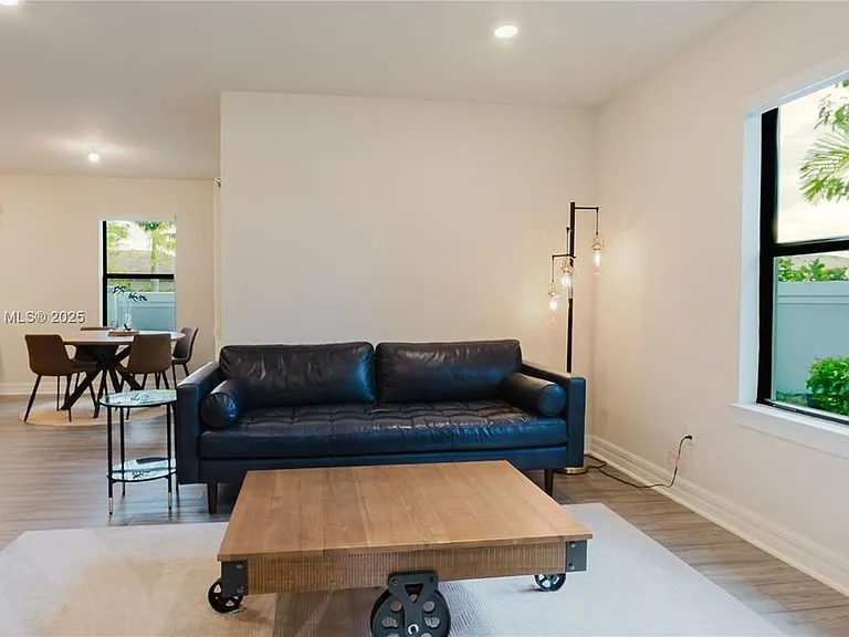 3001 Hibiscus Ave #HOUSE — Photo 9