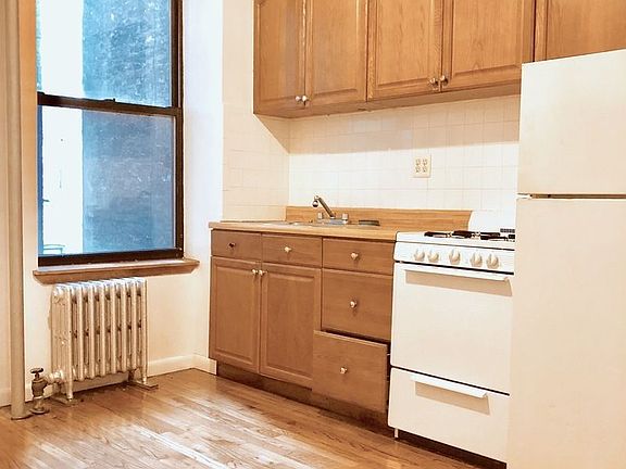 3rd image of 100 E 7th St APT 2A