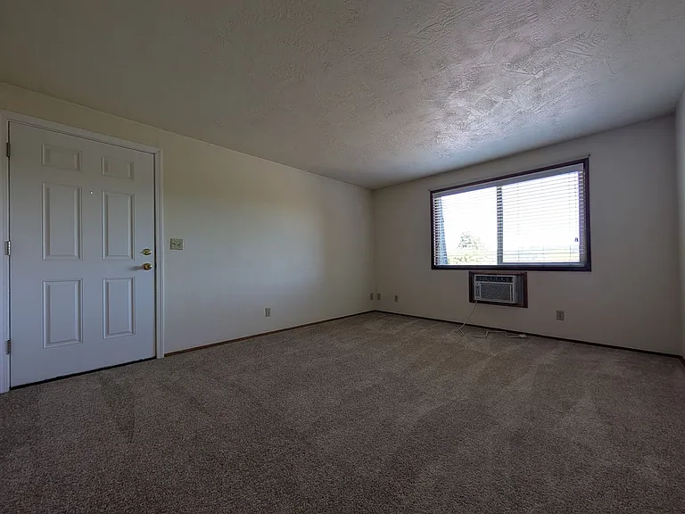 Silver Lace Apartments — Photo 9