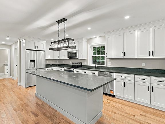 4th image of 2 Blaisdell Court