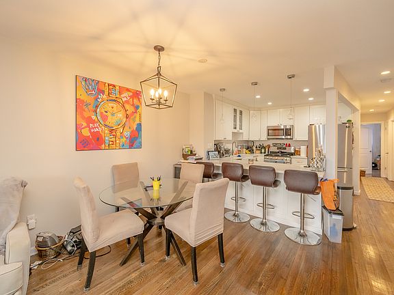 2nd image of 2502 Crescent St #2