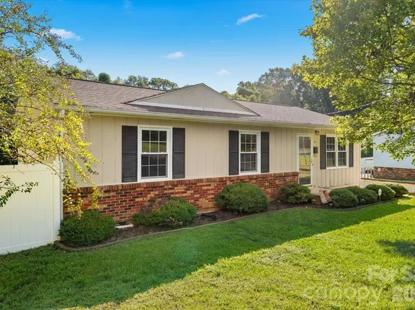 101 Cedar Ln, Mount Holly, NC 28120