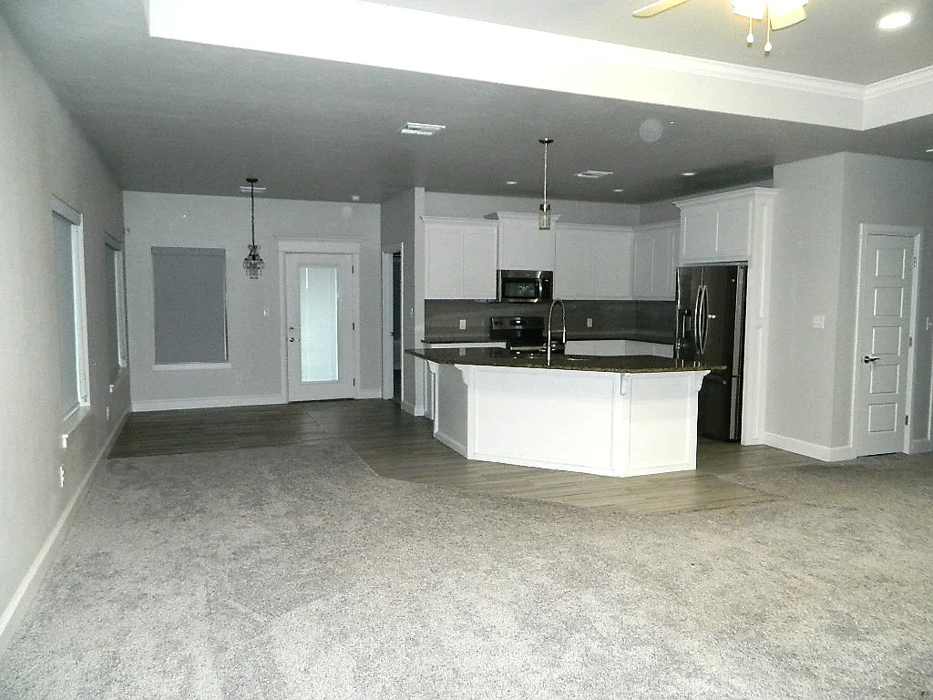 3 bed, 1700 sqft, $2,000 — Photo 3